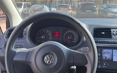 Volkswagen Polo VI (EU Market), 2013 год, 1 200 000 рублей, 28 фотография