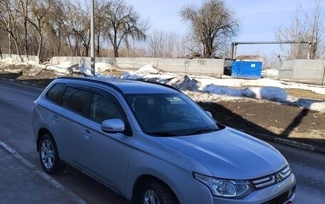Mitsubishi Outlander III рестайлинг 3, 2014 год, 1 500 000 рублей, 3 фотография