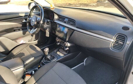 KIA Rio IV, 2018 год, 1 375 000 рублей, 5 фотография