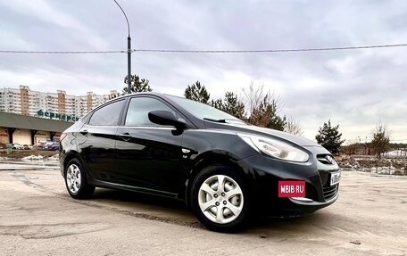 Hyundai Solaris II рестайлинг, 2011 год, 555 000 рублей, 3 фотография