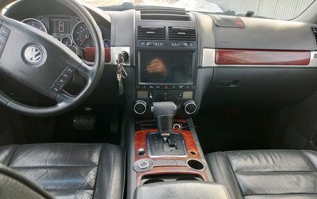 Volkswagen Touareg III, 2005 год, 680 000 рублей, 16 фотография