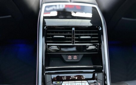 BMW 8 серия, 2023 год, 12 380 000 рублей, 15 фотография