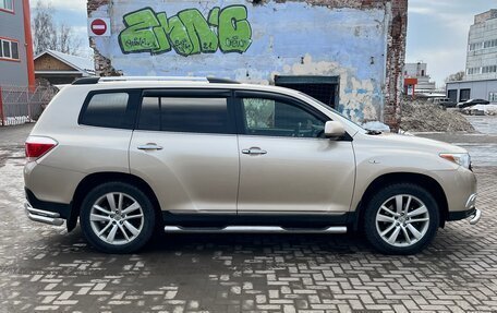 Toyota Highlander III, 2013 год, 2 250 000 рублей, 7 фотография