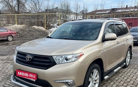 Toyota Highlander III, 2013 год, 2 250 000 рублей, 2 фотография