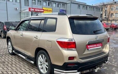 Toyota Highlander III, 2013 год, 2 250 000 рублей, 4 фотография
