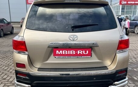 Toyota Highlander III, 2013 год, 2 250 000 рублей, 5 фотография