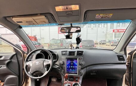 Toyota Highlander III, 2013 год, 2 250 000 рублей, 11 фотография