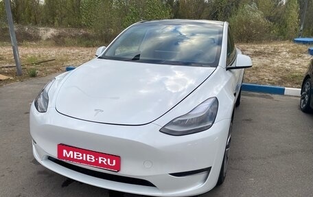 Tesla Model Y I, 2021 год, 4 000 000 рублей, 2 фотография
