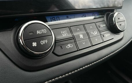 Toyota RAV4, 2018 год, 2 750 000 рублей, 11 фотография