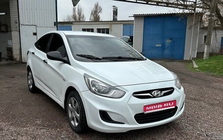 Hyundai Solaris II рестайлинг, 2013 год, 590 000 рублей, 1 фотография