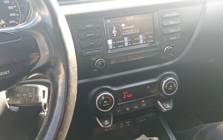 KIA Rio IV, 2017 год, 1 086 000 рублей, 6 фотография