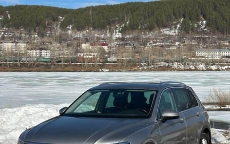 Volkswagen Tiguan II, 2017 год, 2 499 000 рублей, 2 фотография
