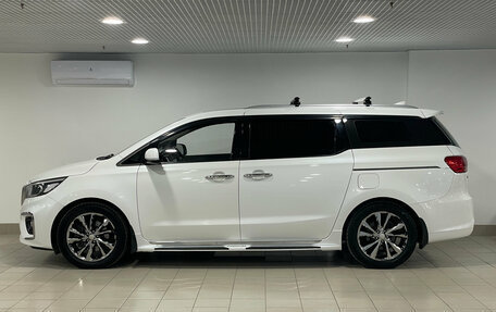 KIA Carnival III, 2018 год, 2 720 000 рублей, 2 фотография