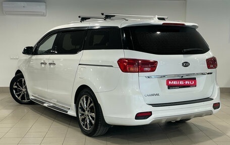 KIA Carnival III, 2018 год, 2 720 000 рублей, 3 фотография