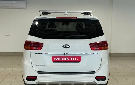 KIA Carnival III, 2018 год, 2 720 000 рублей, 4 фотография