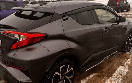 Toyota C-HR I рестайлинг, 2020 год, 2 300 000 рублей, 8 фотография