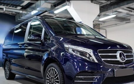 Mercedes-Benz V-Класс, 2019 год, 3 899 999 рублей, 1 фотография
