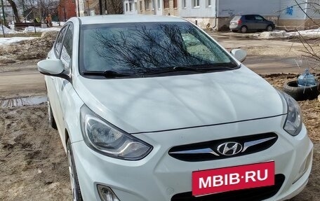 Hyundai Solaris II рестайлинг, 2011 год, 700 000 рублей, 1 фотография