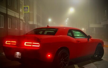 Dodge Challenger III рестайлинг 2, 2017 год, 4 200 000 рублей, 5 фотография