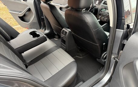 Volkswagen Jetta VI, 2013 год, 990 000 рублей, 11 фотография