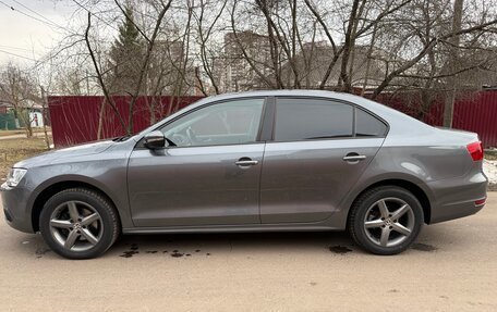 Volkswagen Jetta VI, 2013 год, 990 000 рублей, 3 фотография