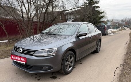 Volkswagen Jetta VI, 2013 год, 990 000 рублей, 2 фотография