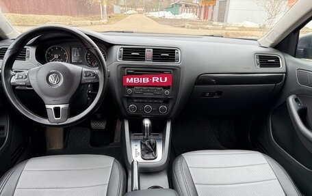 Volkswagen Jetta VI, 2013 год, 990 000 рублей, 12 фотография