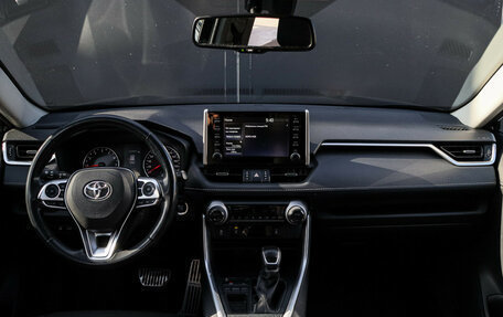 Toyota RAV4, 2021 год, 2 750 000 рублей, 9 фотография