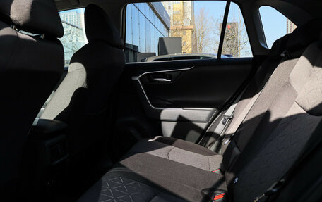 Toyota RAV4, 2021 год, 2 750 000 рублей, 8 фотография