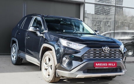 Toyota RAV4, 2021 год, 2 750 000 рублей, 3 фотография