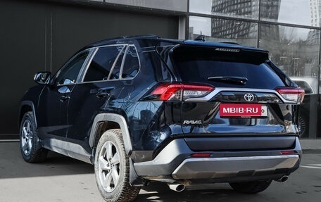 Toyota RAV4, 2021 год, 2 750 000 рублей, 6 фотография