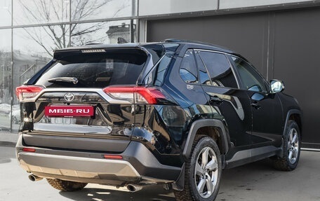 Toyota RAV4, 2021 год, 2 750 000 рублей, 4 фотография