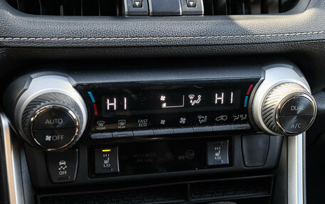 Toyota RAV4, 2021 год, 2 750 000 рублей, 19 фотография