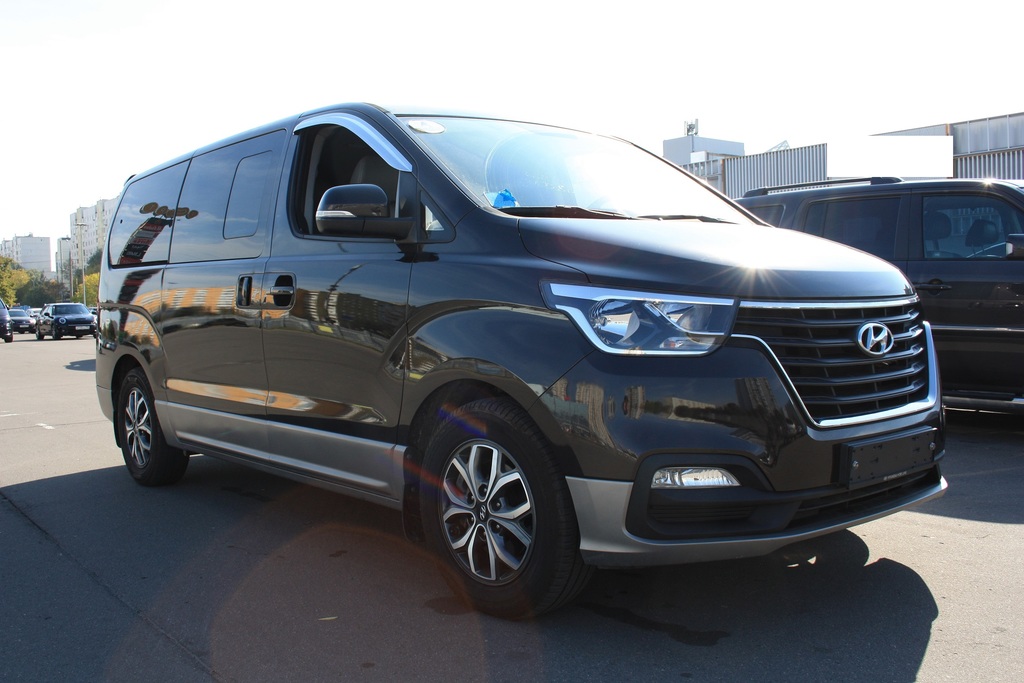 Hyundai Grand Starex Grand Starex I рестайлинг 2, 2018 год, 3 400 000 рублей, 2 фотография