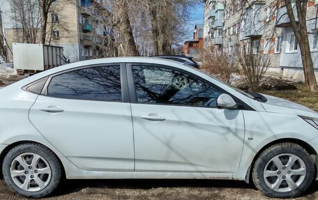 Hyundai Solaris II рестайлинг, 2011 год, 700 000 рублей, 5 фотография