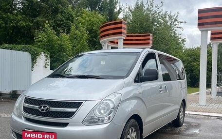 Hyundai H-1 II рестайлинг, 2010 год, 1 450 000 рублей, 2 фотография