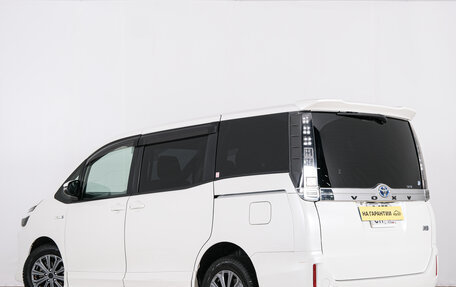 Toyota Voxy III, 2014 год, 2 049 000 рублей, 5 фотография