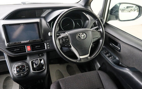 Toyota Voxy III, 2014 год, 2 049 000 рублей, 10 фотография