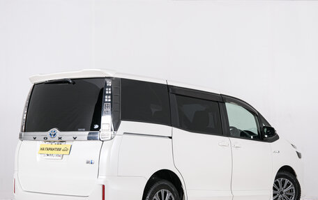 Toyota Voxy III, 2014 год, 2 049 000 рублей, 7 фотография