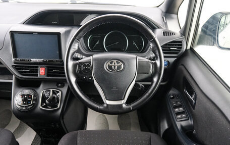 Toyota Voxy III, 2014 год, 2 049 000 рублей, 15 фотография