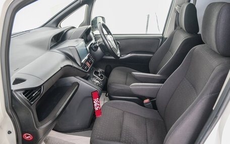 Toyota Voxy III, 2014 год, 2 049 000 рублей, 14 фотография