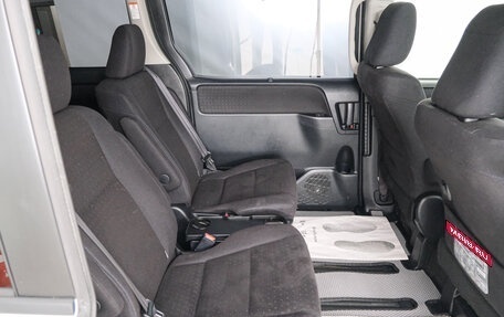 Toyota Voxy III, 2014 год, 2 049 000 рублей, 22 фотография