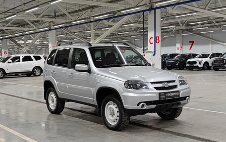 Chevrolet Niva I рестайлинг, 2017 год, 655 000 рублей, 3 фотография