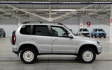 Chevrolet Niva I рестайлинг, 2017 год, 655 000 рублей, 5 фотография