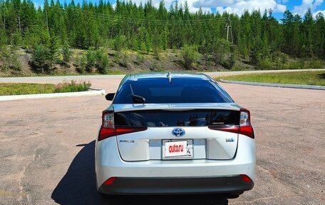 Toyota Prius IV XW50, 2019 год, 1 750 000 рублей, 5 фотография