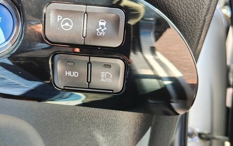 Toyota Prius IV XW50, 2019 год, 1 750 000 рублей, 8 фотография