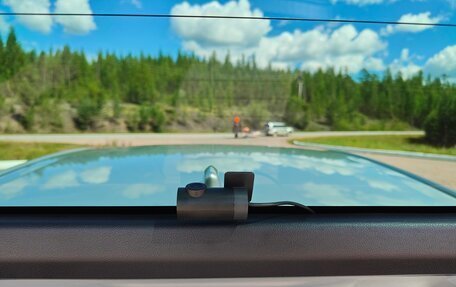 Toyota Prius IV XW50, 2019 год, 1 750 000 рублей, 10 фотография