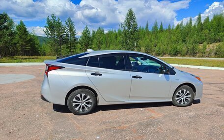 Toyota Prius IV XW50, 2019 год, 1 750 000 рублей, 3 фотография