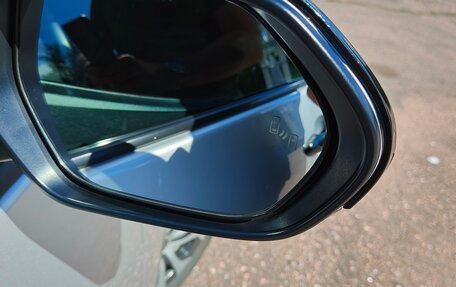 Toyota Prius IV XW50, 2019 год, 1 750 000 рублей, 13 фотография