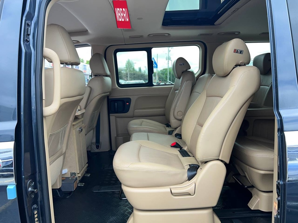 Hyundai Grand Starex Grand Starex I рестайлинг 2, 2018 год, 3 800 000 рублей, 2 фотография